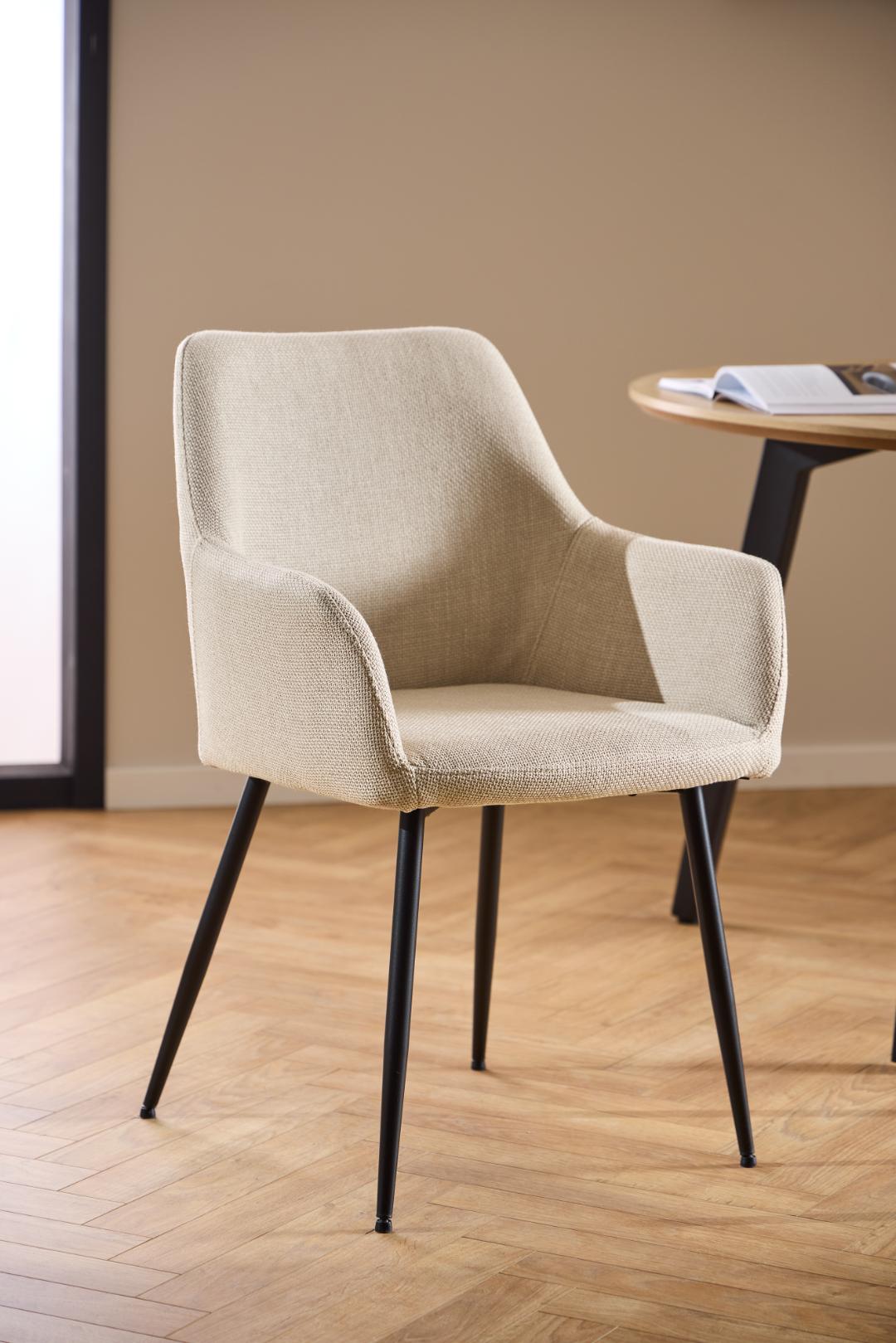 Lizzy dining chair with armrest