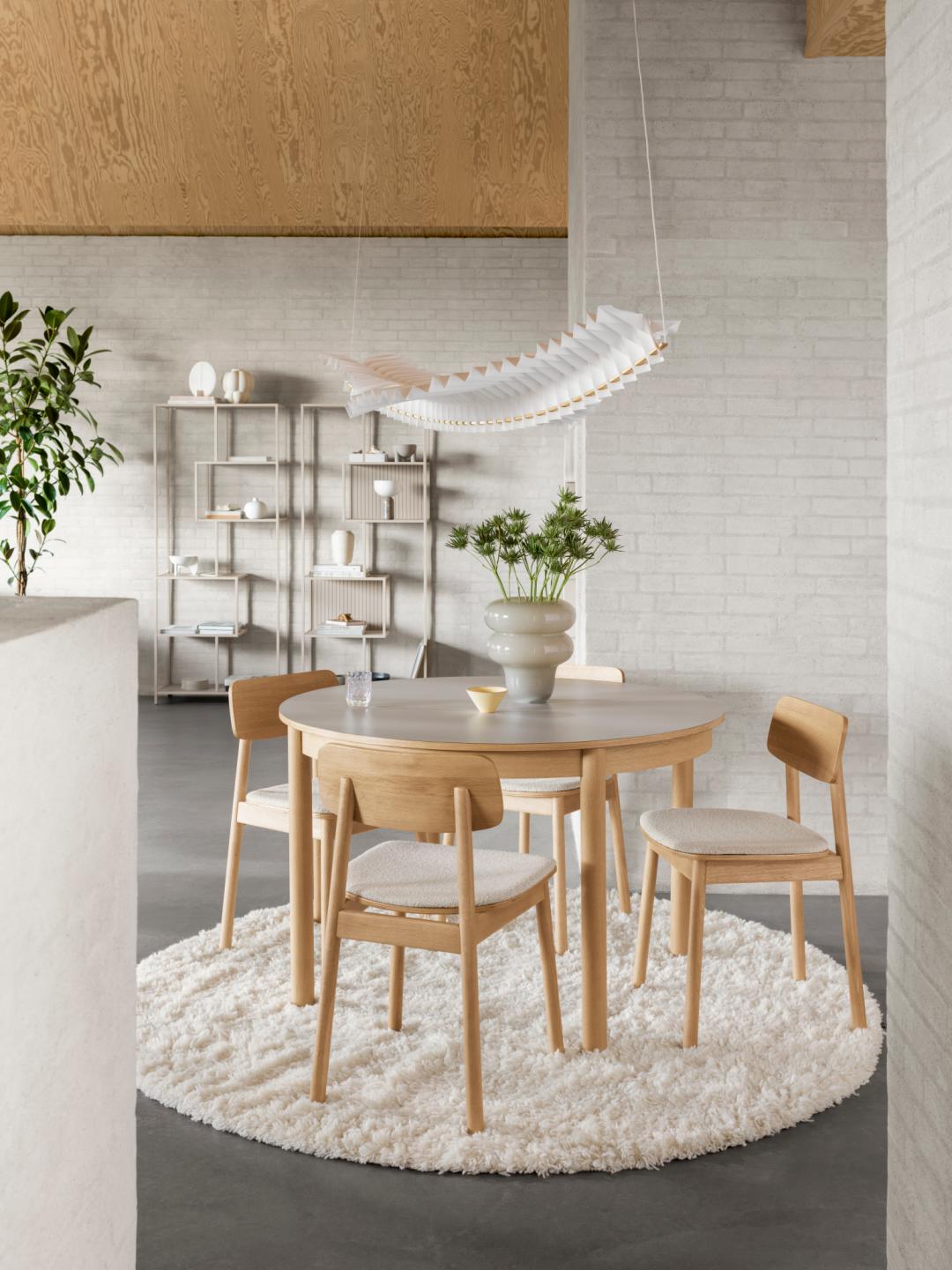 Stijlvolle boekenkast met asymmetrisch design