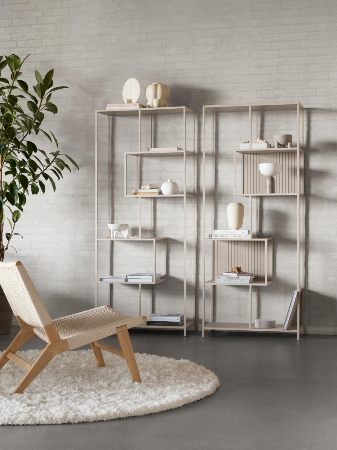 Stijlvolle boekenkast met asymmetrisch design