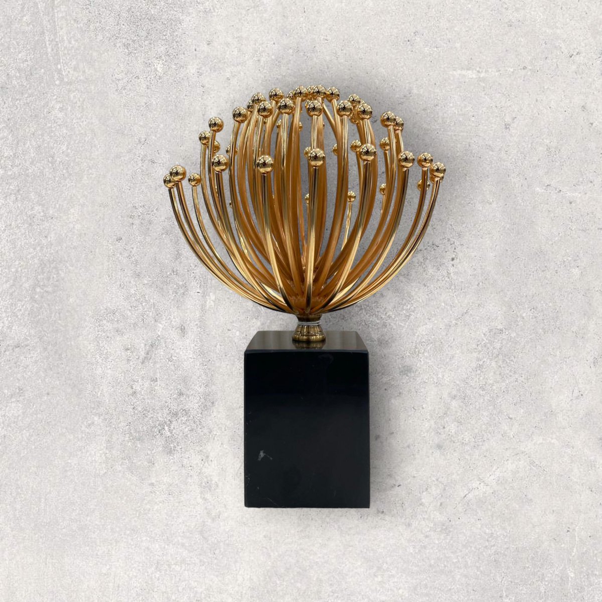 Metalen Decoratieve Sculptuur met Ivoorkleurige Voet