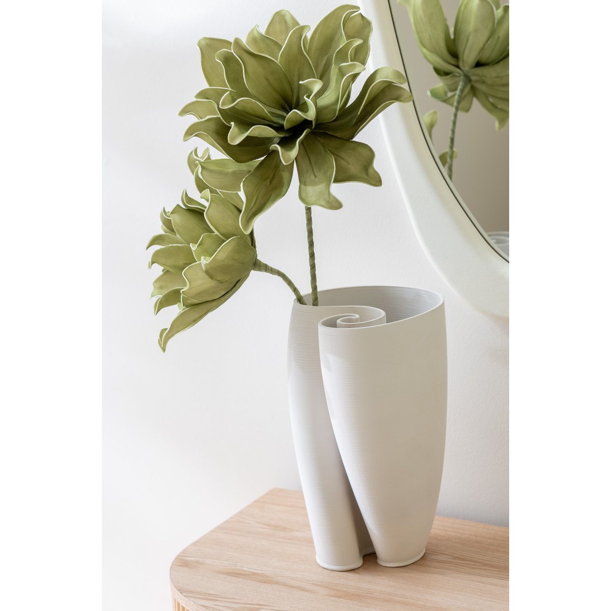J -Line Vase Hydria - Cherry - Beige