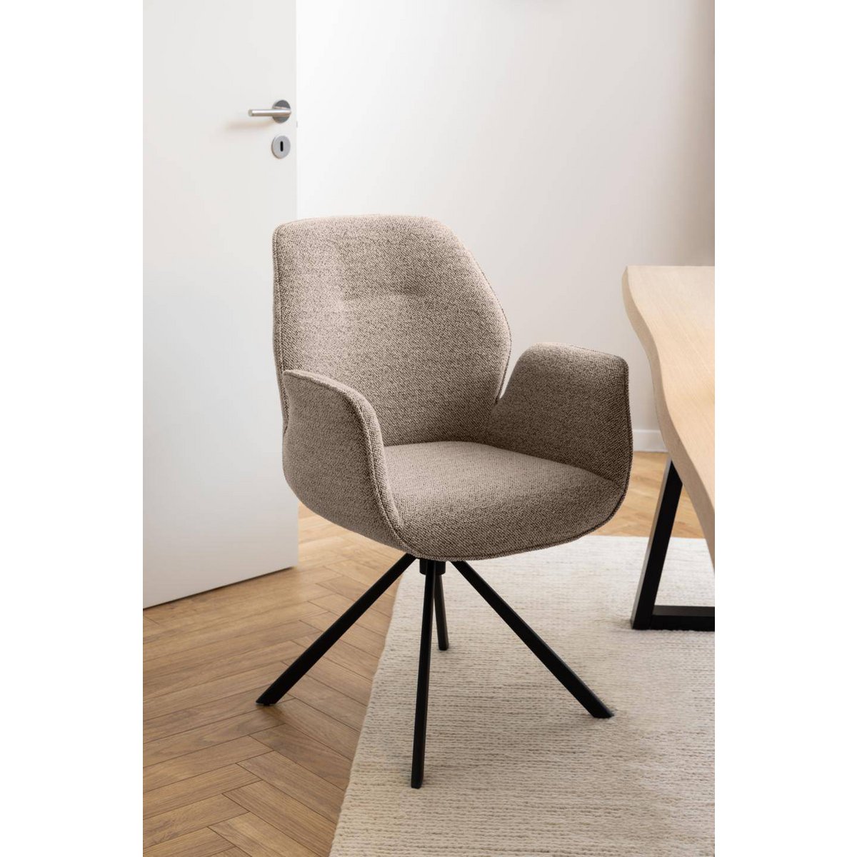 HSM Collection-Eetkamerstoel Nora + Armleuning-90x62x61-Zand/Zwart-Stof/Metaal